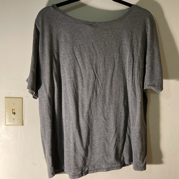 Bella size L Gray 'Be Still' Graphic T-Shirt - Picture 3 of 3